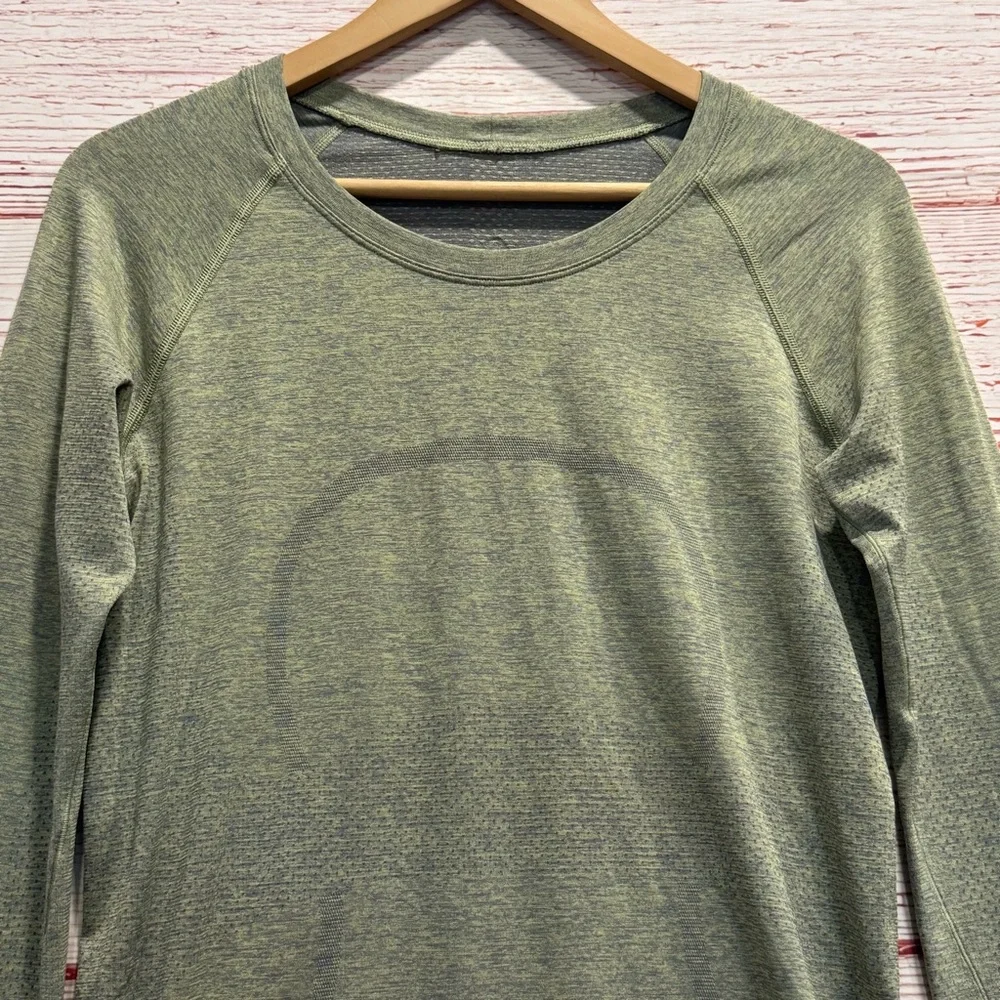 Lululemon Swiftly Tech Long Sleeve 2.0 in Asphalt Grey / Lemon Vibe Sz 8